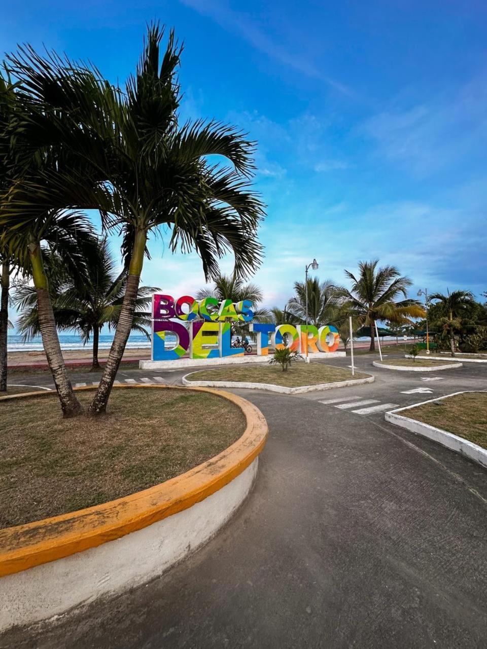 La Y Surf Camp Hotel Bocas del Toro Exterior photo